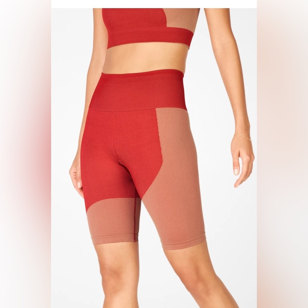 Fabletics HAUTE RED/MAPLEWOOD High-Waisted Seamless color Block Shorts size S